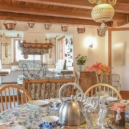 펜션 Four-bedroom Holiday In Belluno